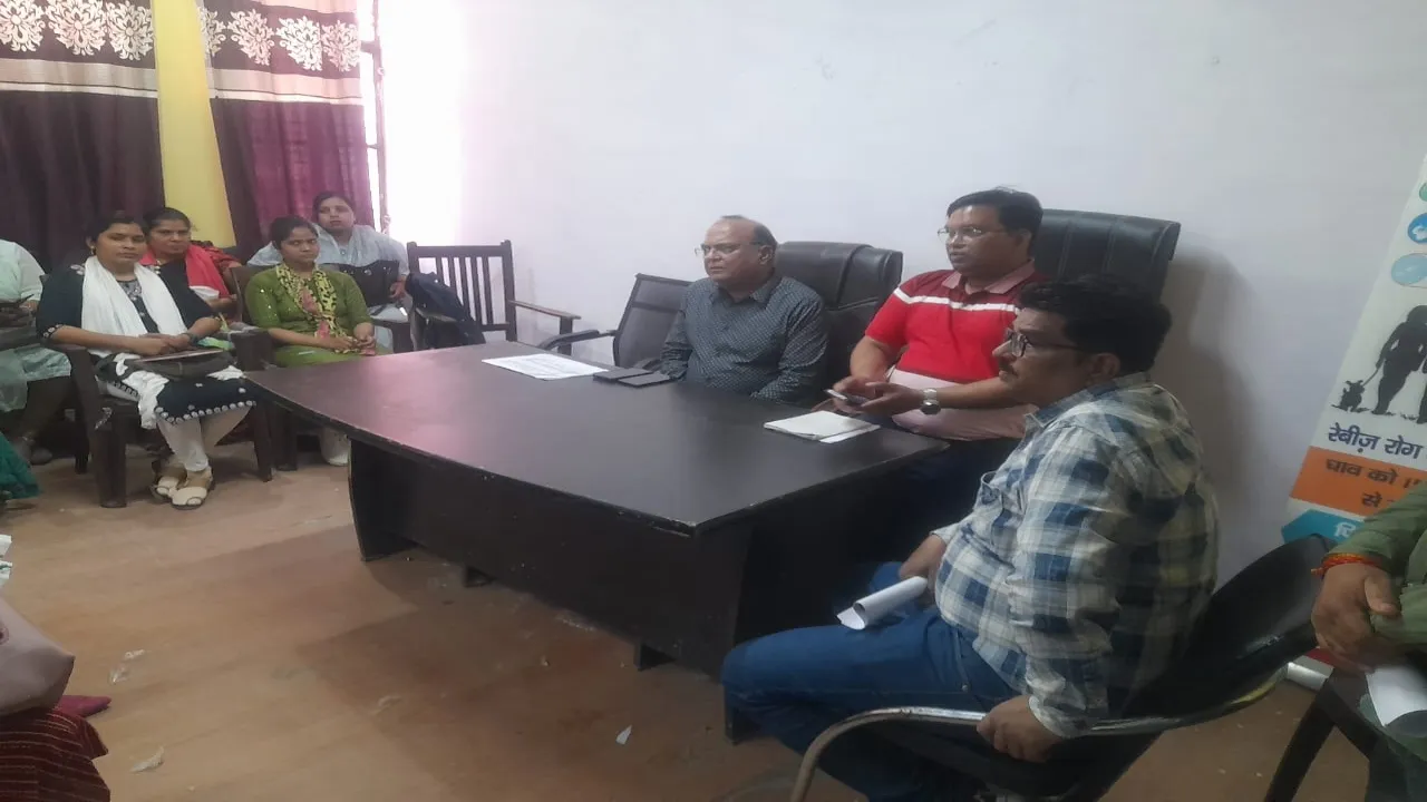 अयोध्या: पर्चे पर नहीं मिला मोबाइल नंबर और पता, सीएमओ ने जताई नाराजगी 