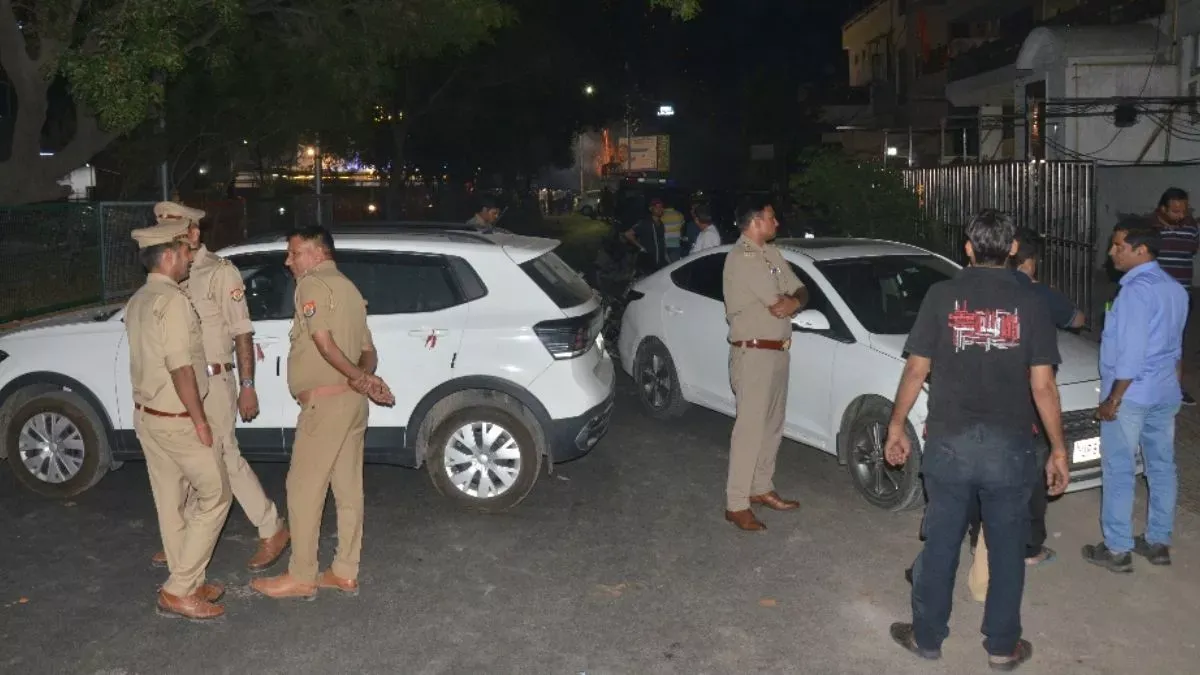 आगरा में पूर्व मंत्री के नाती ने युवती और उसके पिता पर चढ़ाई कार, FIR