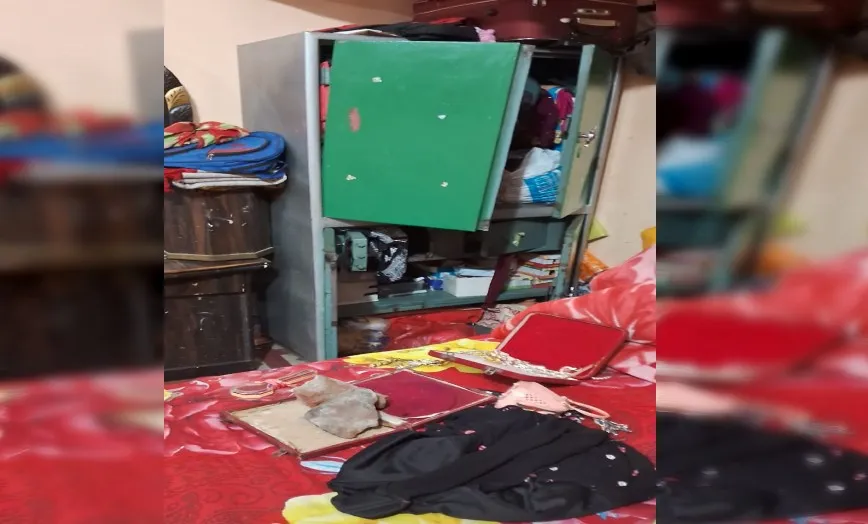 लखीमपुर-खीरी: दावत खाने गया परिवार तो चोरों ने बोल दिया घर पर धावा, डेढ़ लाख की नकदी समेत लाखों का माल उड़ाया