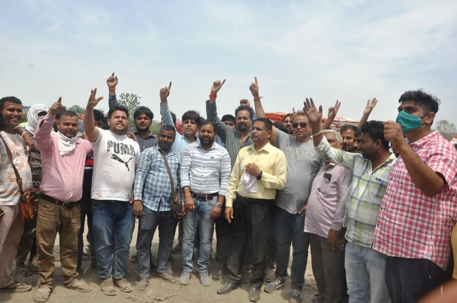 रुद्रपुर: व्यापारियों ने दी दुकान बंद कर सब्जी-फल की सप्लाई बंद करने की चेतावनी