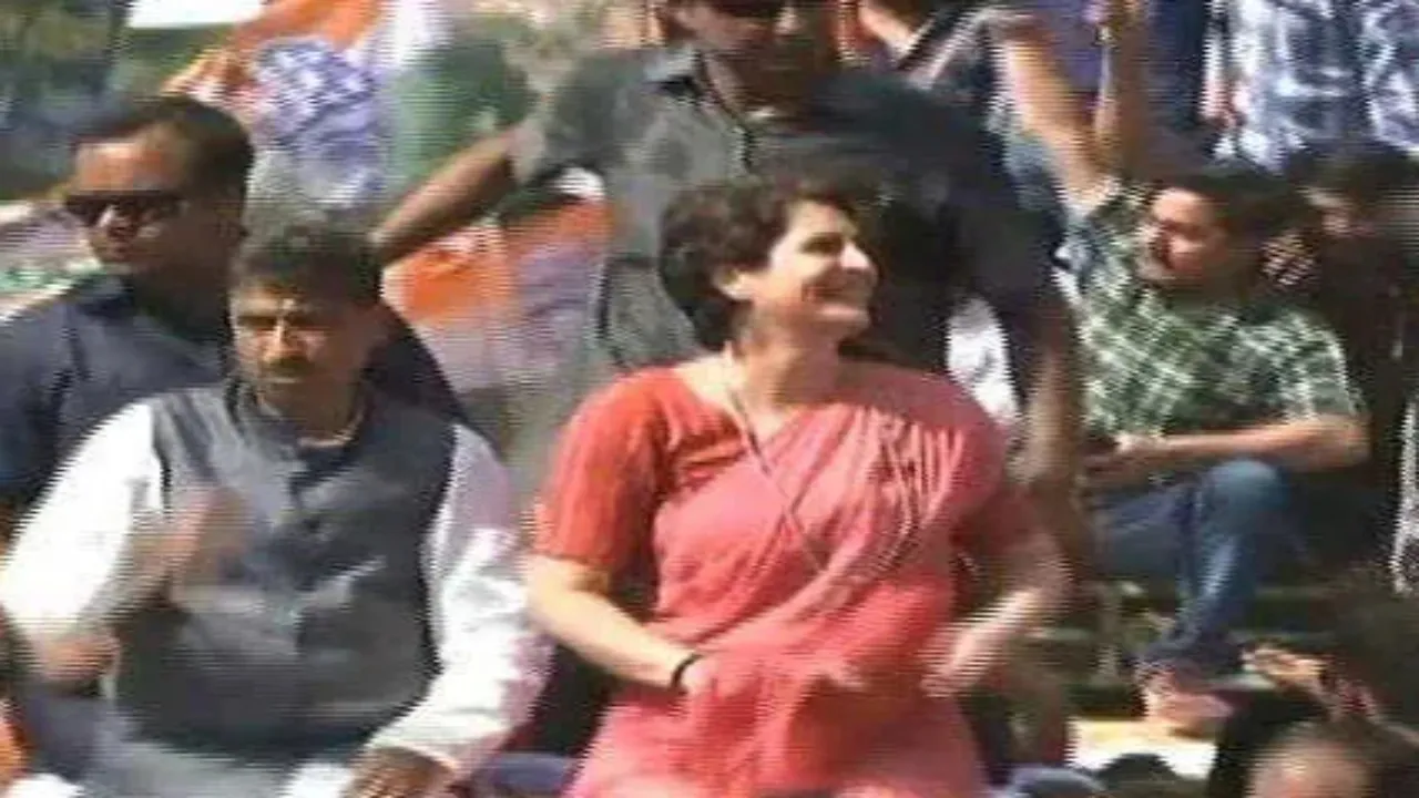 प्रियंका गांधी ने सहारनपुर में किया रोड शो, कहा-जनता को दिख रही बदलाव की उम्मीद 