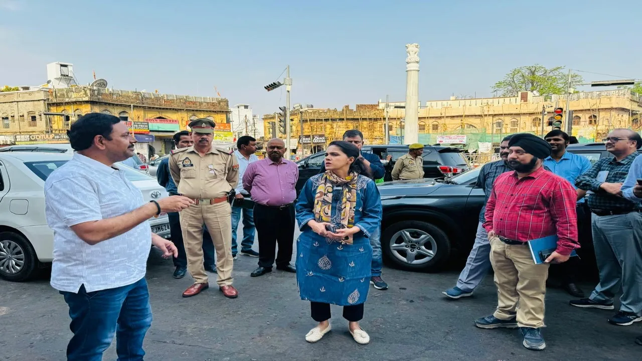 लखनऊ: कमिश्नर ने किया हेरिटेज एरिया का औचक निरीक्षण, कार्य को लेकर दिए निर्देश 