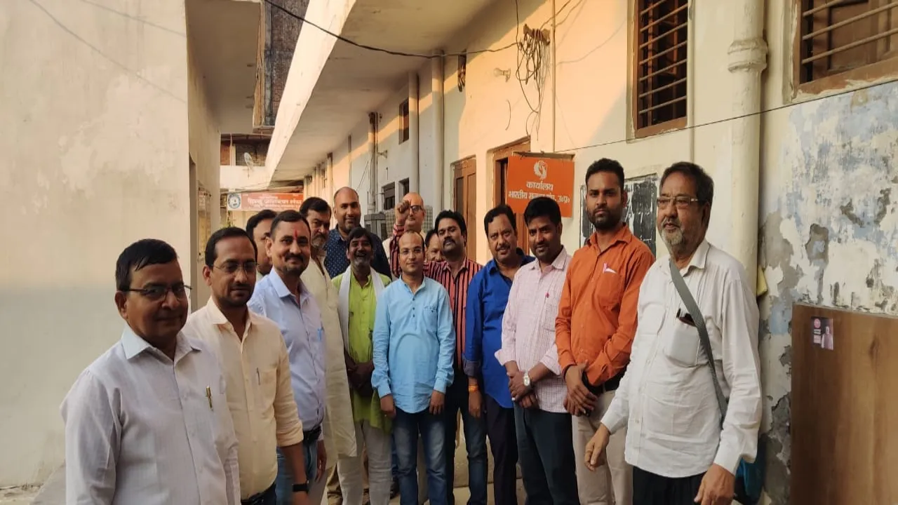 लखनऊ: मजदूर संघ के प्रतिनिधि बोले-डॉ भीमराव आंबेडकर के बताए रास्ते पर चलना जरूरी