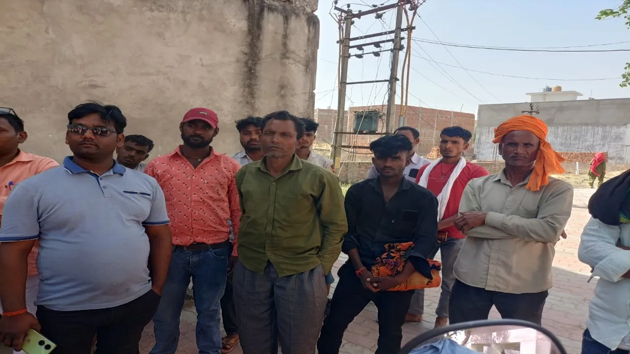 Bahraich crime news: सड़क के किनारे मिला युवक का शव, भाई ने लगाया हत्या का आरोप