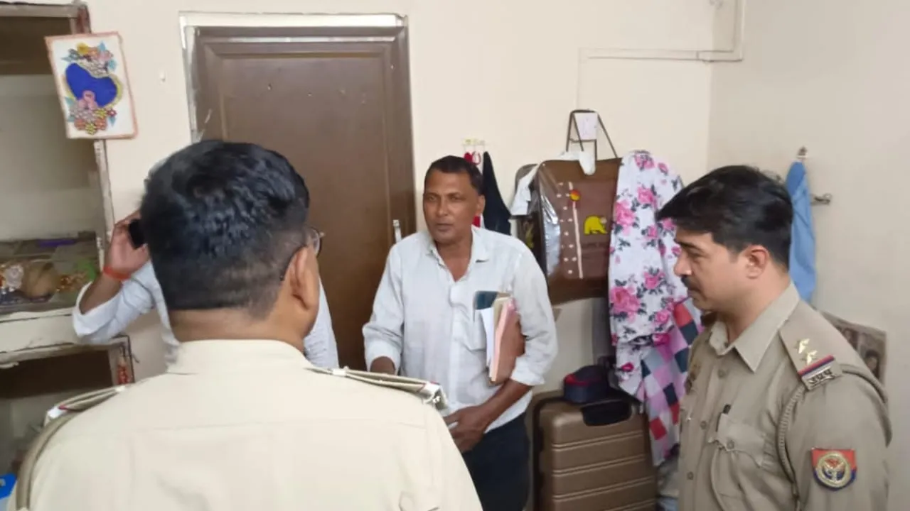 प्रयागराज: हॉस्टल रूम में फंदे से लटकता मिला नर्सिंग छात्रा का शव, मौके पर पहुंची फोरेंसिक टीम