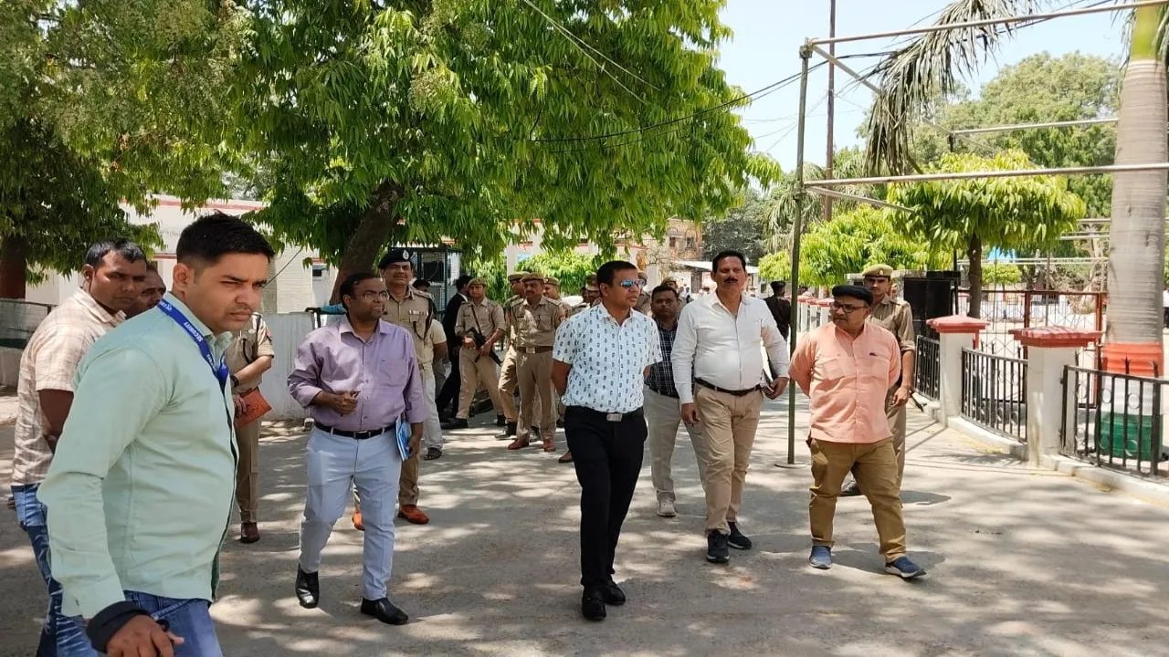 अयोध्या: नामांकन स्थल का मंडलायुक्त और आईजी ने किया निरीक्षण, दिए निर्देश 