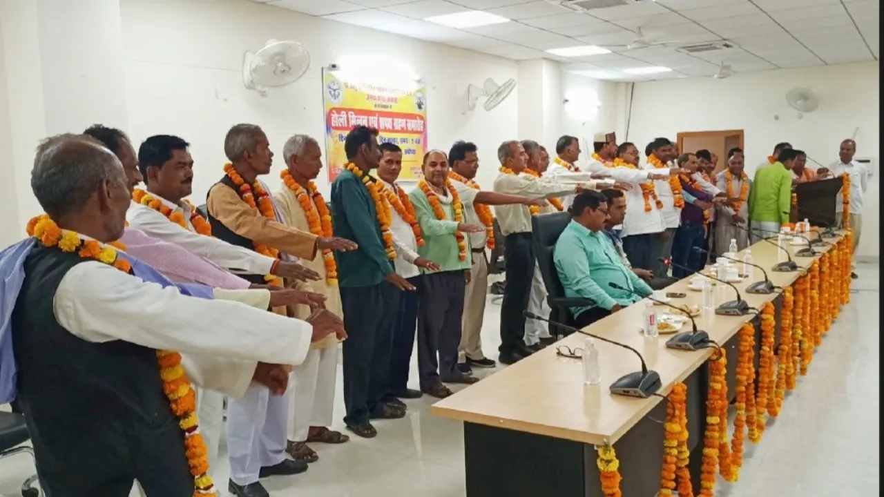 अयोध्या: पीडब्लूडी वर्क चार्ज कर्मचारी संघ ने ली पद एवं गोपनीयता की शपथ 