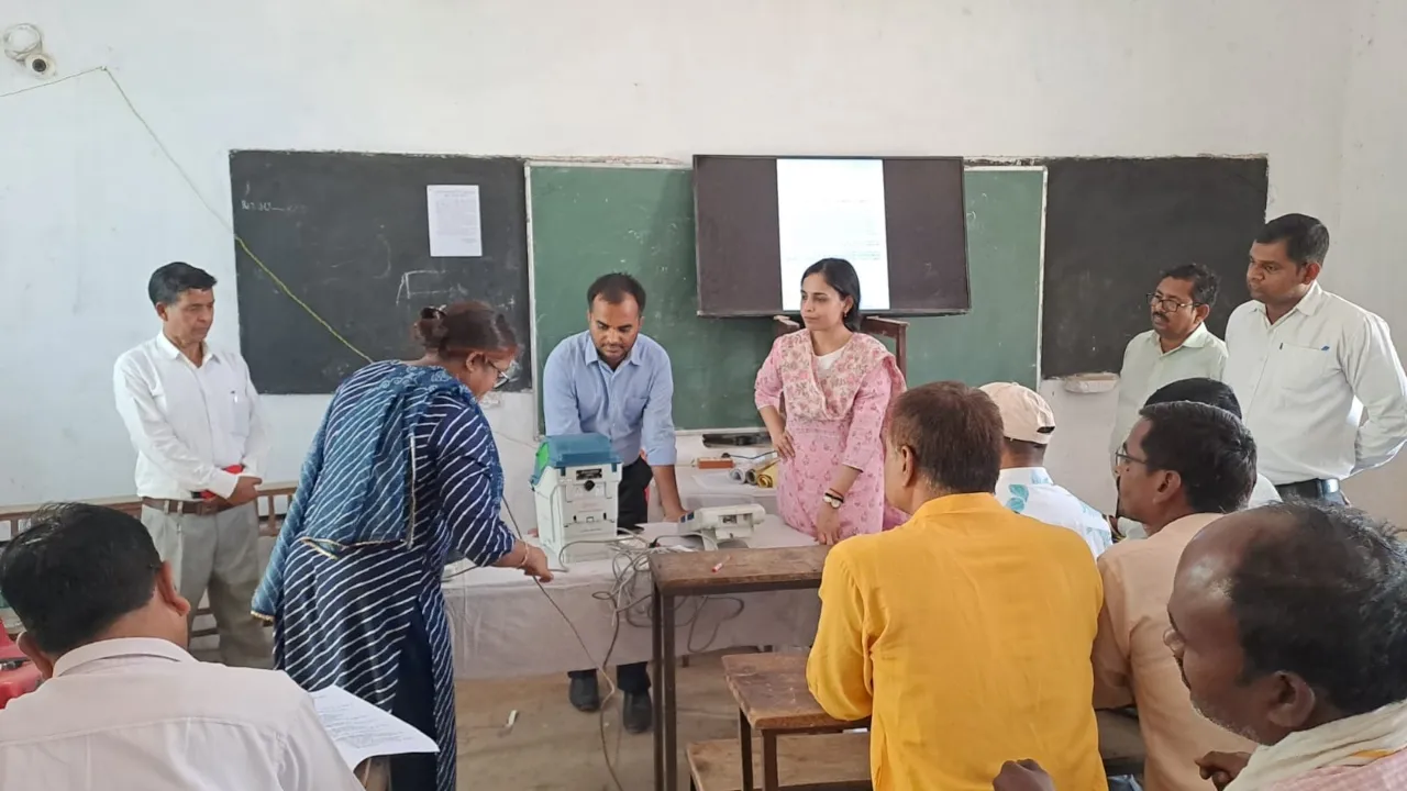 श्रावस्ती में चुनाव प्रशिक्षण से गैरहाजिर कर्मियों पर दर्ज हुई रिपोर्ट 