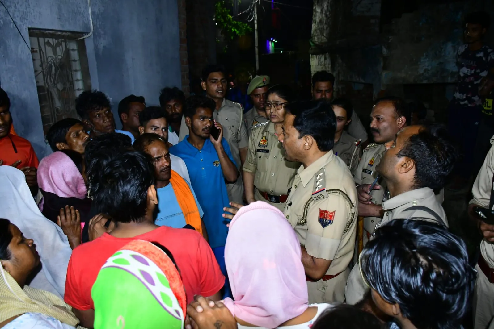 बरेली: भाजपा पार्षद पति और पुलिस कर्मियों के धमकाने से गर्भवती की मौत, परिजनों और ग्रामीणों ने जमकर किया हंगामा 