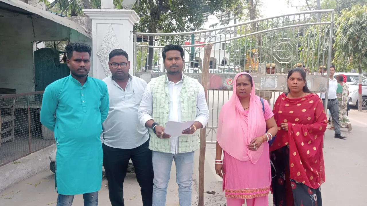 बरेली: बैंक कर्मचारियों ने हड़प लिया दो महिलाओं को मिला चेक, जिलाधिकारी से शिकायत