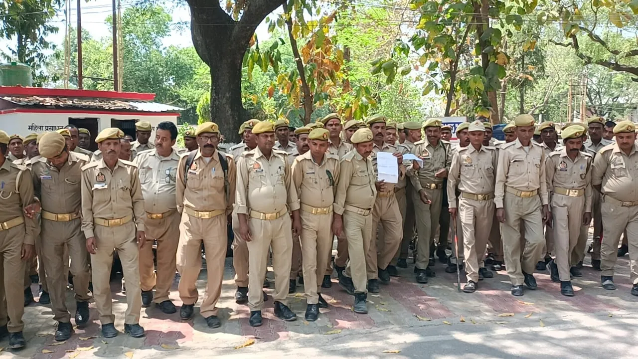बहराइच: ड्यूटी आधी होने से परिवार पर छाया आर्थिक संकट,पीआरडी जवानों ने राज्यपाल को भेजा ज्ञापन