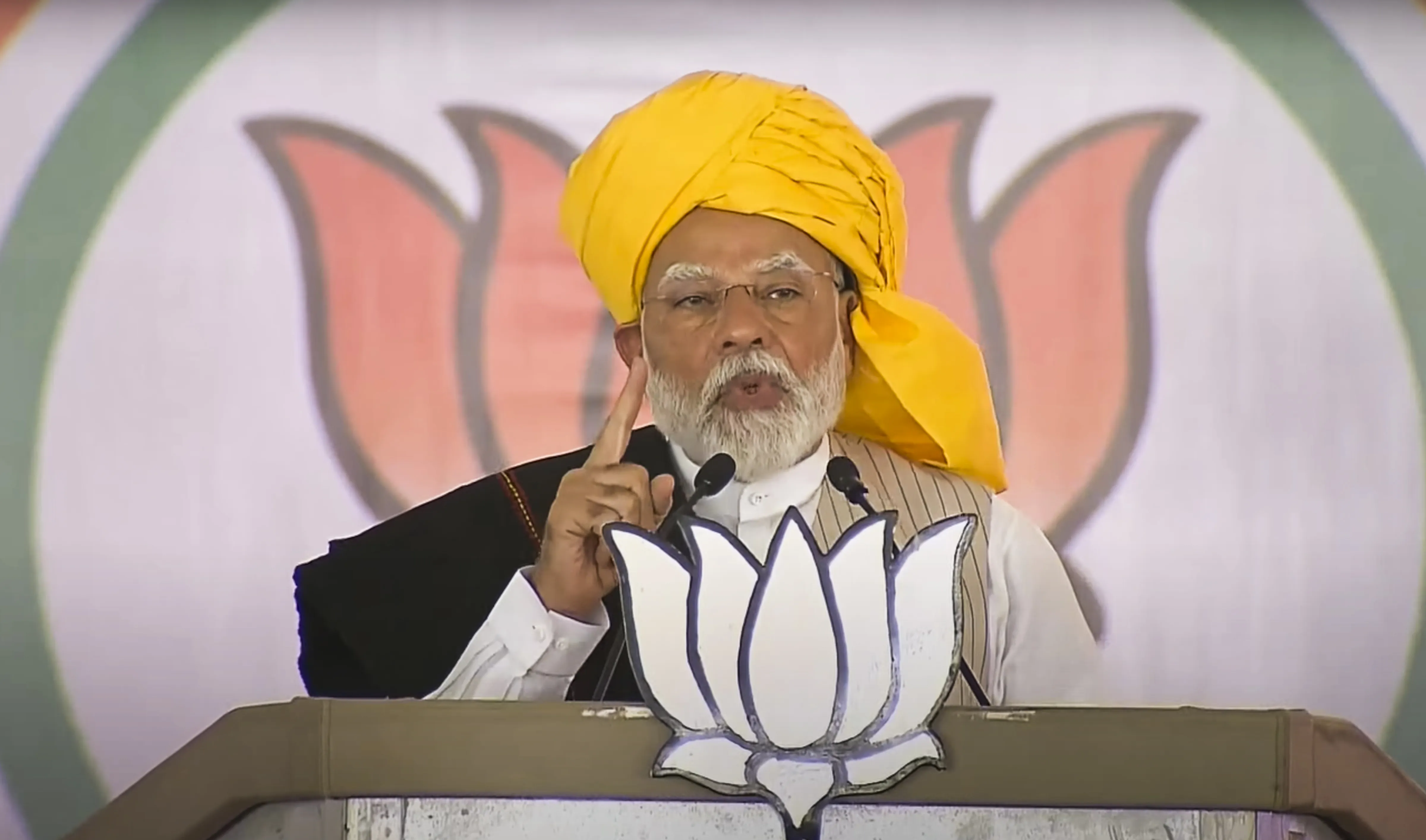 '‘मोहब्बत की दुकान’ में बेचे जा रहे हैं फर्जी वीडियो', PM मोदी का कांग्रेस पर हमला