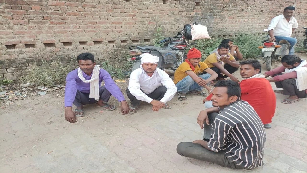 बहराइच: खेत में फंदे से लटकता मिला ग्रामीण का शव, रात में हुआ था विवाद 