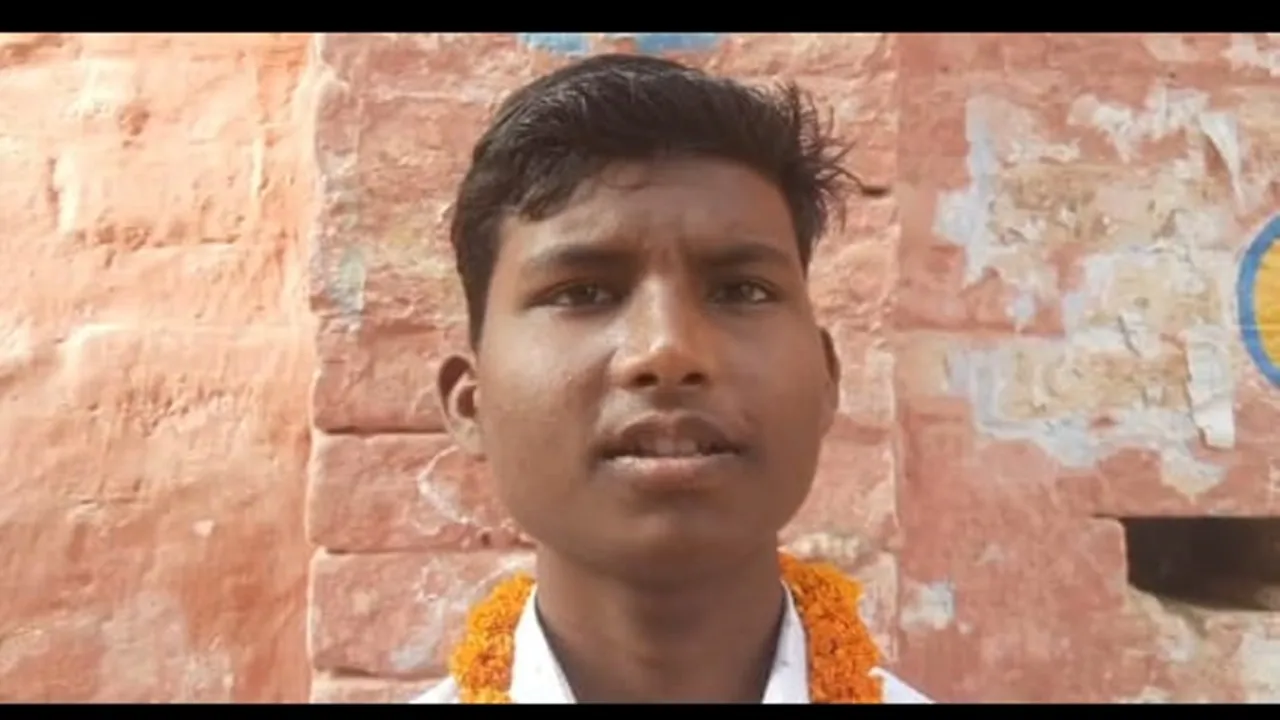 अमेठी: हाई स्कूल में सौरभ तो इंटर में गुलाब चौहान ने किया जिला टॉप