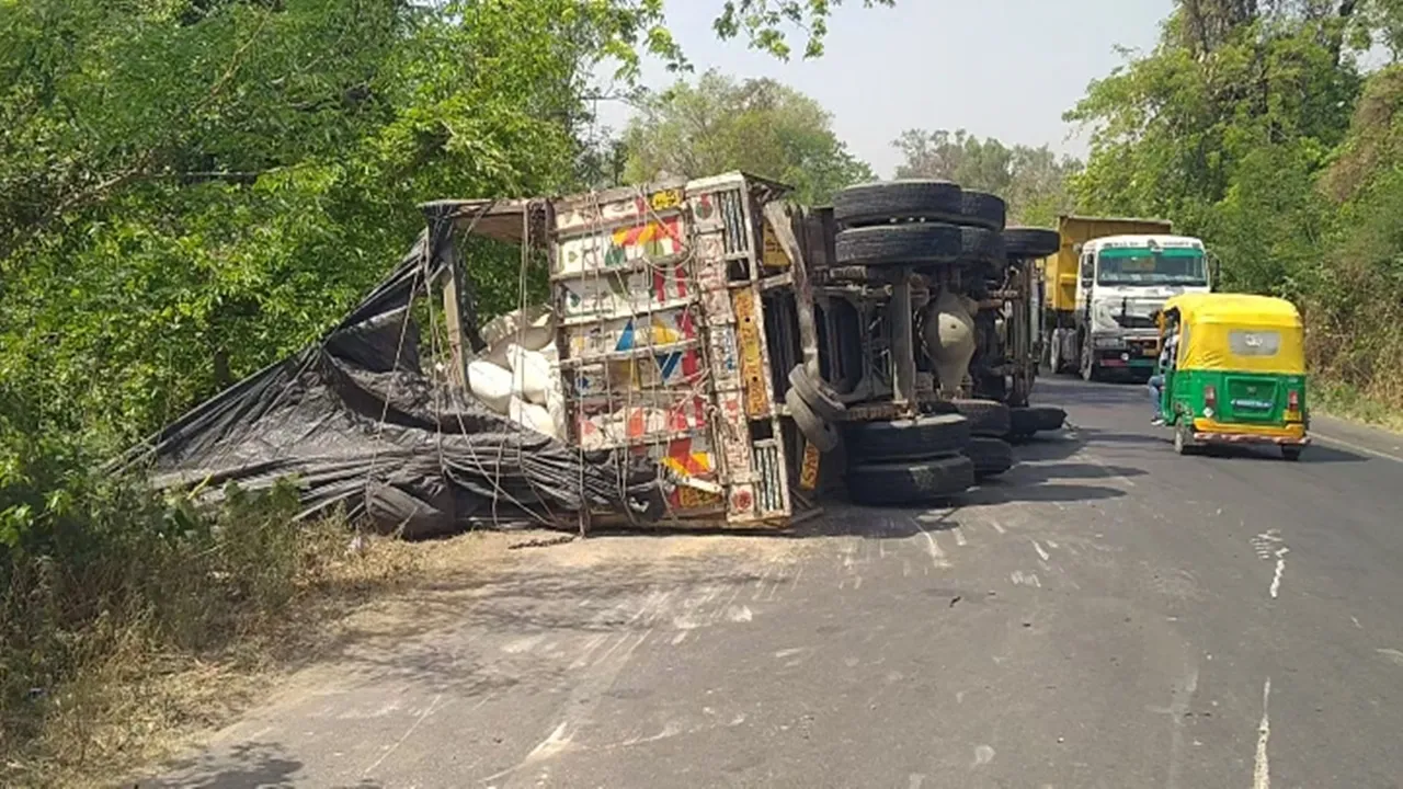 बाराबंकी: सड़क हादसे में एक की मौत, छह हुए घायल