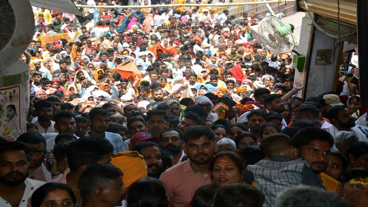 अयोध्या: पूर्णिमा पर विभिन्न मंदिरों में मना हनुमान जन्मोत्सव
