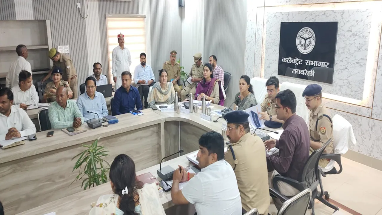 मतदान कराने में अधिकारियों की भूमिका अहम: डा. रोशन जैकब