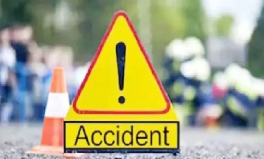 Bareilly News: बड़ा बाईपास पर गड्ढे में लोडर पलटने से एक की मौत, चार घायल