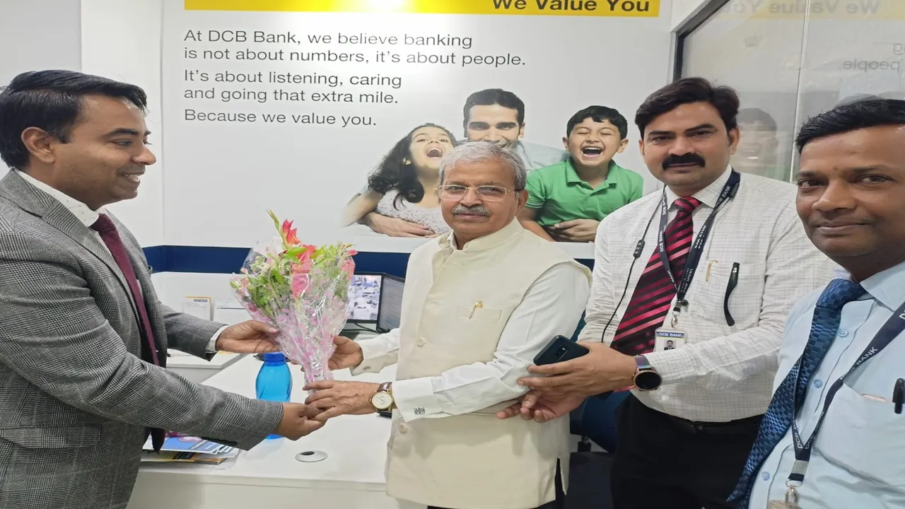 प्रयागराज: डीसीबी बैंक ने सीनियर सिटीजन को किया सम्मानित