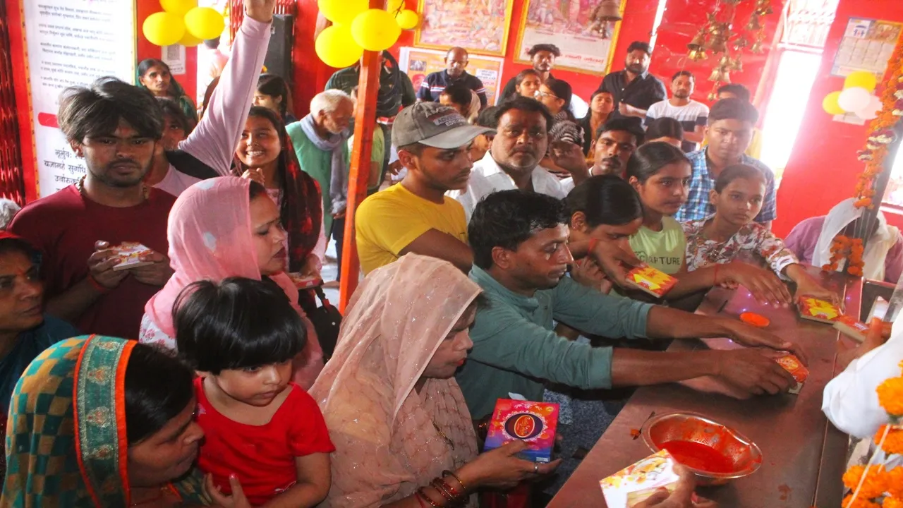  बाराबंकी: जय हो, जय हो तुम्हारी बजरंग बली लेके शिव रूप..,धूमधाम से मनी हनुमान जयंती, खूब चढ़े लड्डू