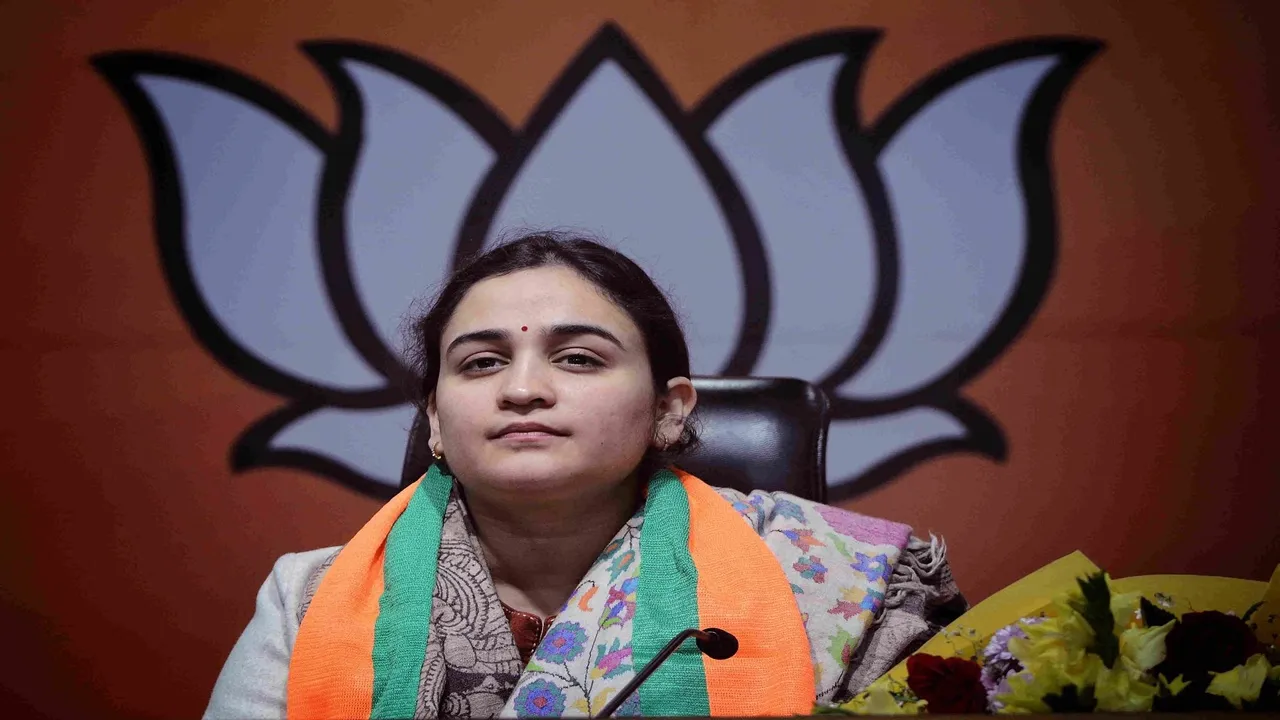 कन्नौज से अखिलेश ने किया नामांकन तो अपर्णा यादव ने ली चुटकी, कहा- उन्हें डर है कि...