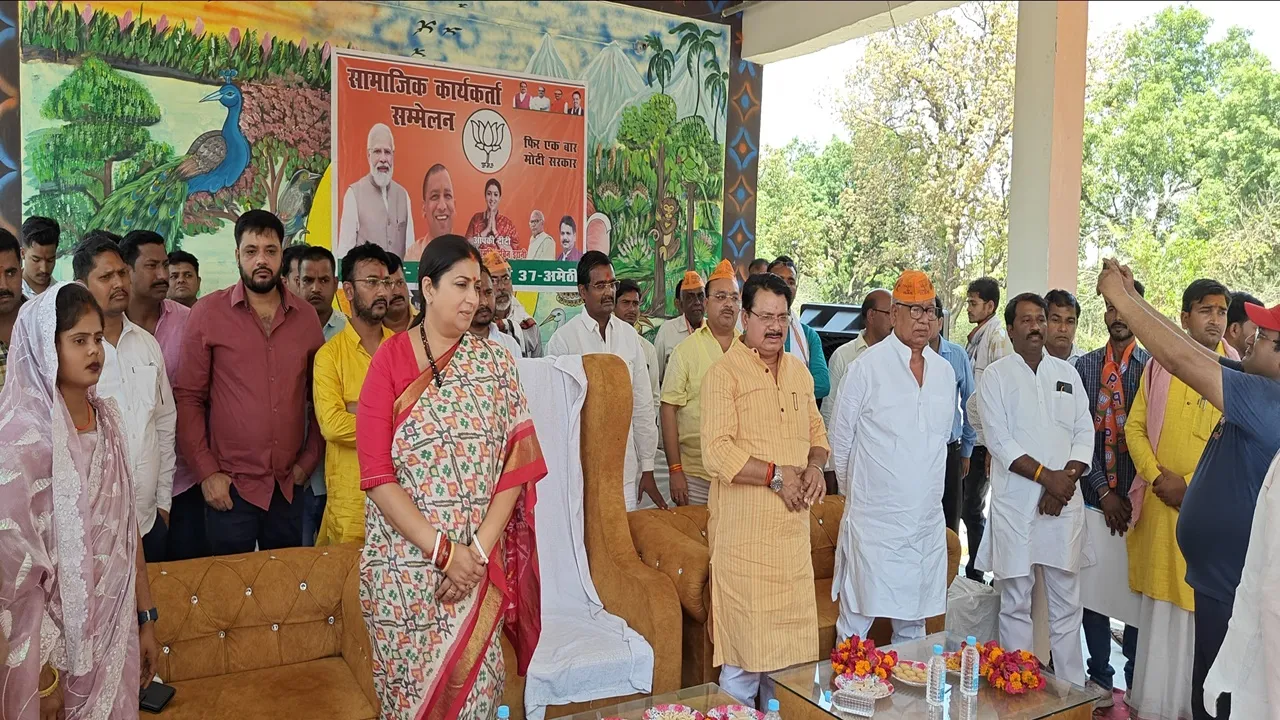  स्मृति ईरानी ने राहुल-प्रियंका पर साधा निशान, कहा- मैंने 5 साल में वो काम किया जो कांग्रेस 30 सालों तक नहीं कर पायी...