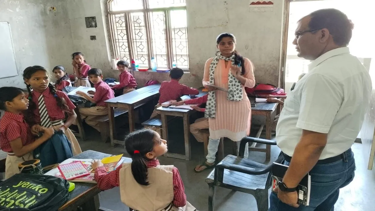 प्रतापगढ़ में बेसिक शिक्षा विभाग की बड़ी कार्रवाई, चार अवैध स्कूलों को कराया बंद, नौ को थमायी नोटिस