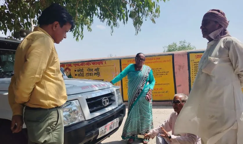 शाहजहांपुर: काहे का अस्पताल...जब लेनी पड़ रही बाहर से दवाई, खून की भी नहीं हो पा रही जांच