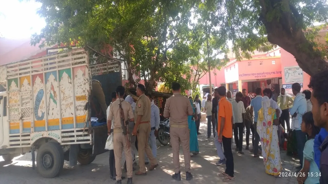 हरदोई: कार और टेंपो की टक्कर में दो लोगों की दर्दनाक मौत, कई घायल