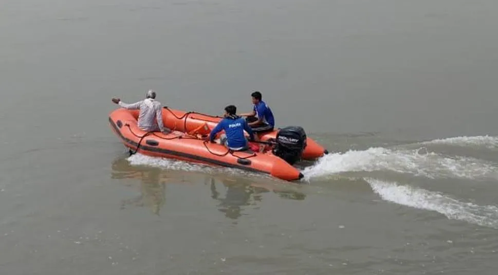 कासगंज: गंगा स्नान के दौरान हादसा, पैर फिसलने से युवक डूबा...लापता