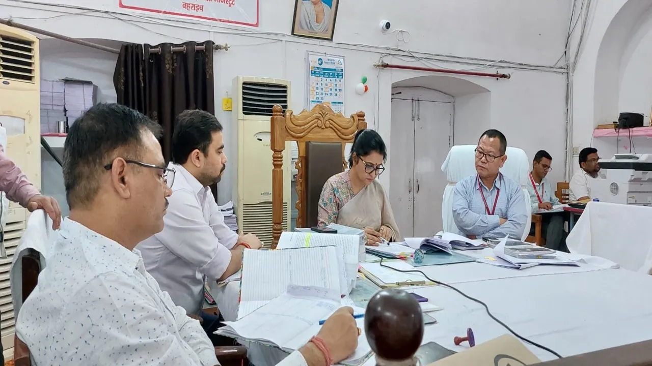 Lok Sabha Elections 2024: बहराइच में तीन उम्मीदवारों के नामांकन हुए रद, चुनाव मैदान में 10 प्रत्याशी ठोकेंगे ताल