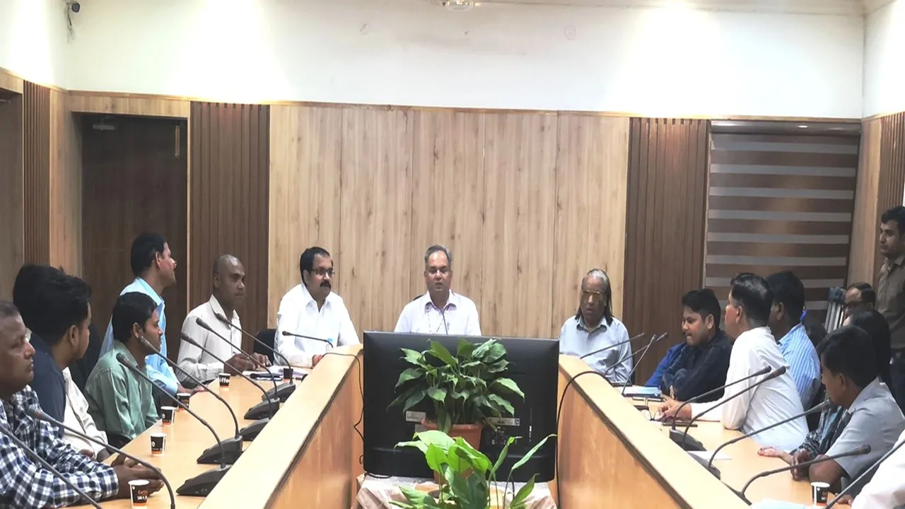 लखनऊ: डीआरएम ने किया दिव्यांग कर्मचारियों से संवाद, रेल कार्यों के महत्वपूर्ण बिंदुओं पर की चर्चा