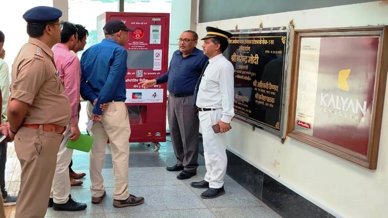 अयोध्या: रेल यात्रियों को समुचित व्यवस्थाएं देने की हिदायत दे गए एडीआरएम