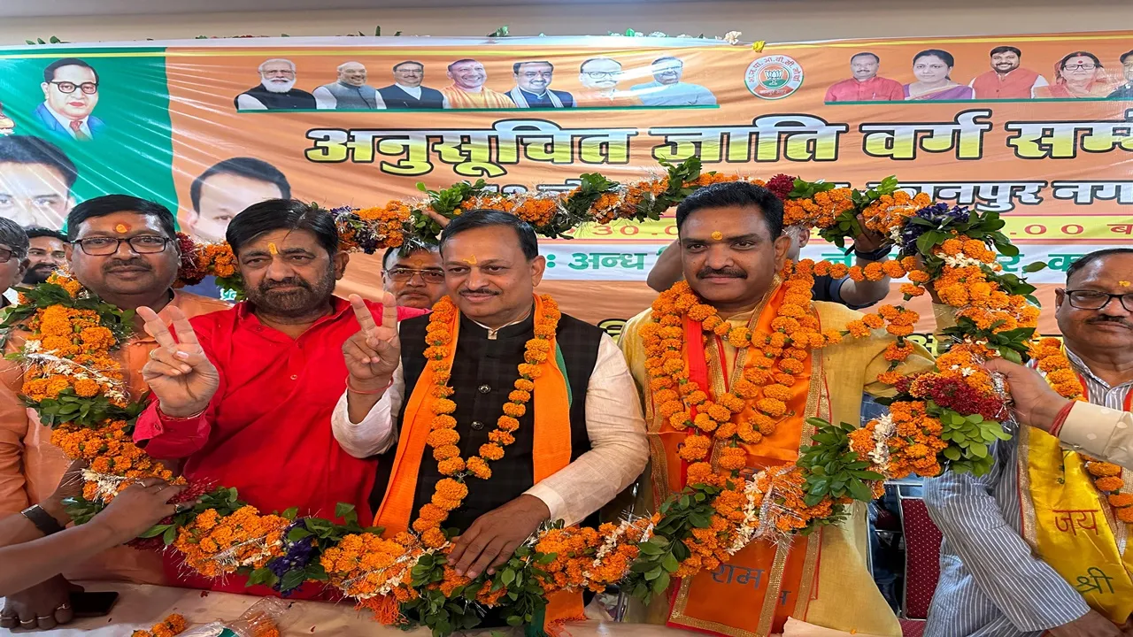 अखिलेश ने कन्नौज को गढ़ बनाकर कर दी है बड़ी गलती, असीम अरुण ने सपा प्रमुख पर बोला हमला 