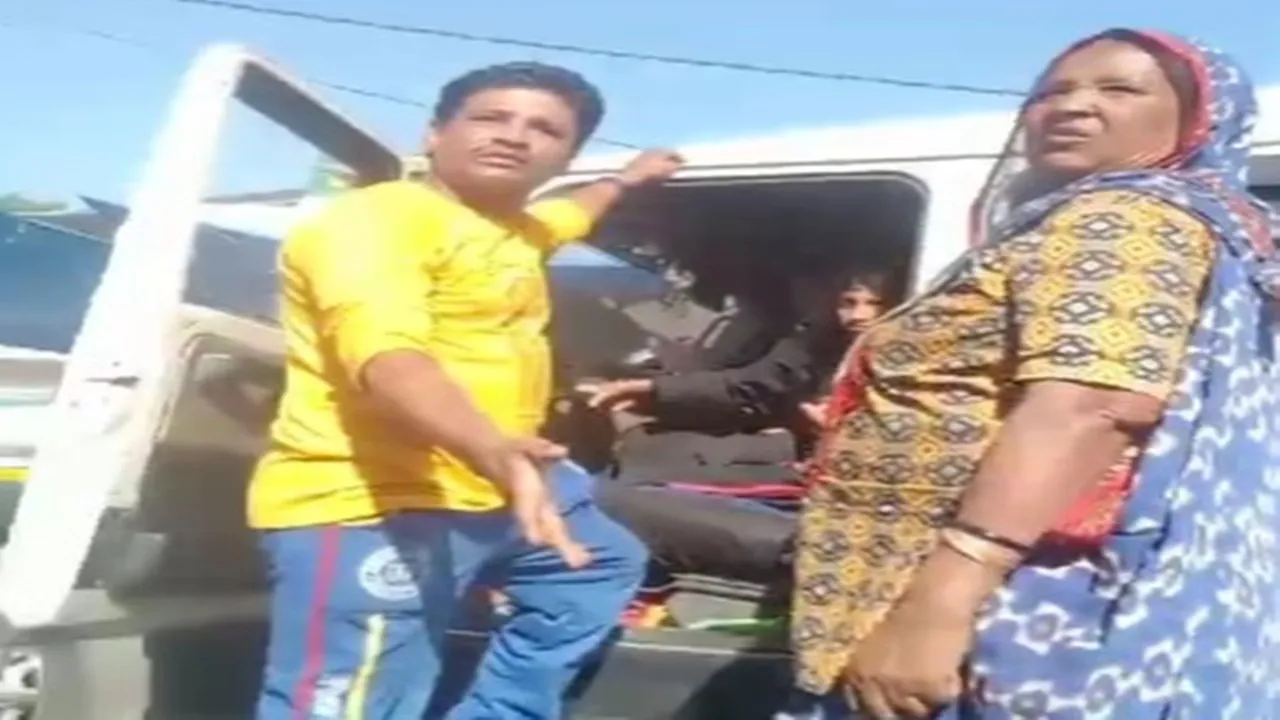 बाराबंकी: 50 की जगह कर्मचारियों ने पार्किंग के वसूले 1100, कर्नाटक के पीड़ितों से हुई कहासुनी, वीडियो वायरल