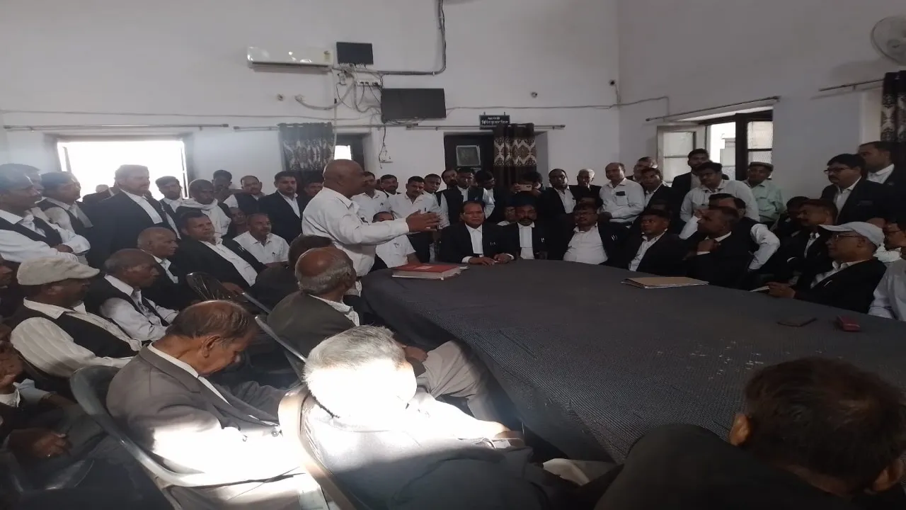 पार्किंग को लेकर अयोध्या में बार एसोसिएशन और प्रशासन आमने-सामने, जानिए क्या है विवाद 