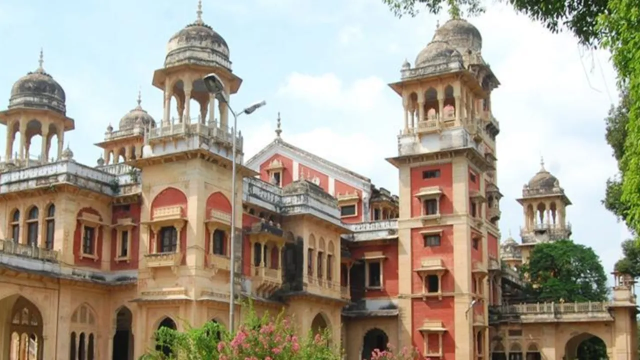 प्रयागराज: इलाहाबाद विश्वविद्यालय से भूतपूर्व छात्र के प्रवेश संबंधी दस्तावेज तलब