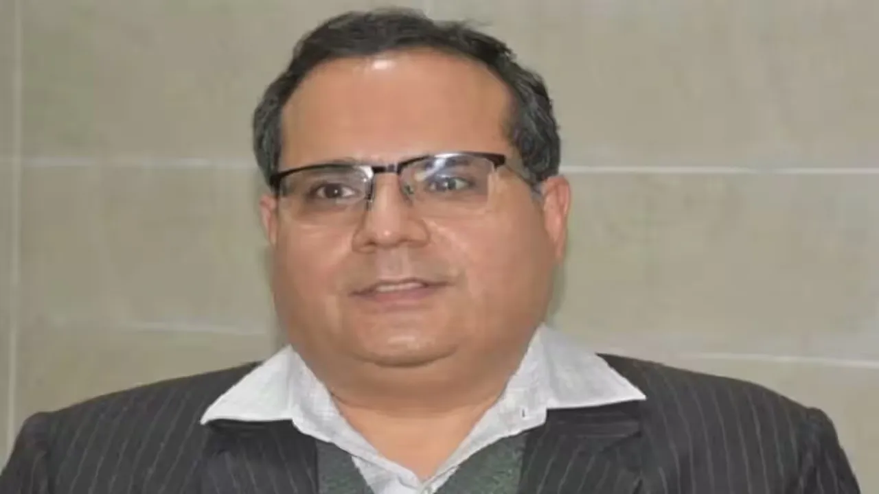 UP में मतदान प्रतिशत बढ़ाने के लिए आयोग की अनोखी पहल: हाउसिंग सोसाइटी में स्थापित किए मतदान केंद्र 
