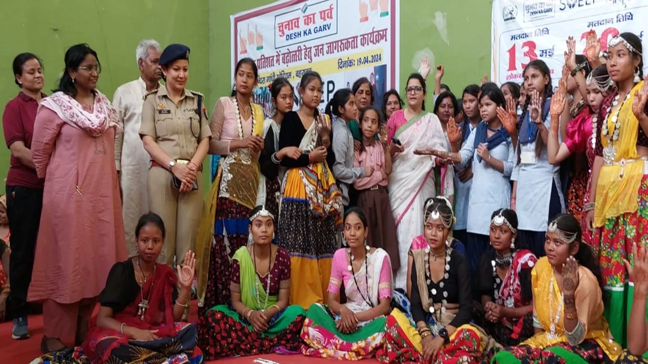 बहराइच: मत प्रतिशत बढ़ाने के लिए छात्रों ने लगाई दौड़, छात्राओं ने लगाई मेंहदी 