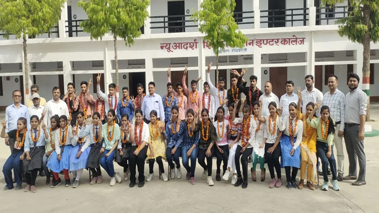 UP Board Result 2024: रायबरेली में बेटियों ने मारी बाजी, हाईस्कूल में जया तो इंटर में कशिश बनी टॉपर
