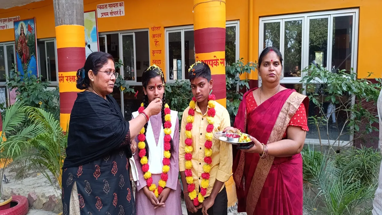 अंबेडकरनगर: हाईस्कूल में नमिता वर्मा को प्रदेश में मिला चौथा स्थान, इंटर में सेजल ने किया जिला टॉप