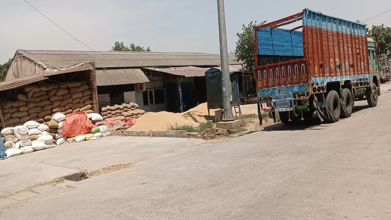 गोंडा: सरकारी खरीद पर लग सकता है ब्रेक, खुले बाजार में गेहूं के दाम में उछाल