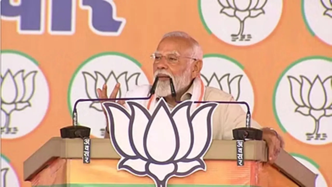 अलीगढ़ में पीएम मोदी ने सपा- कांग्रेस पर बोला हमला कहा- भ्रष्ट पार्टियों ने कभी आपके परेशानियों की परवाह नहीं की