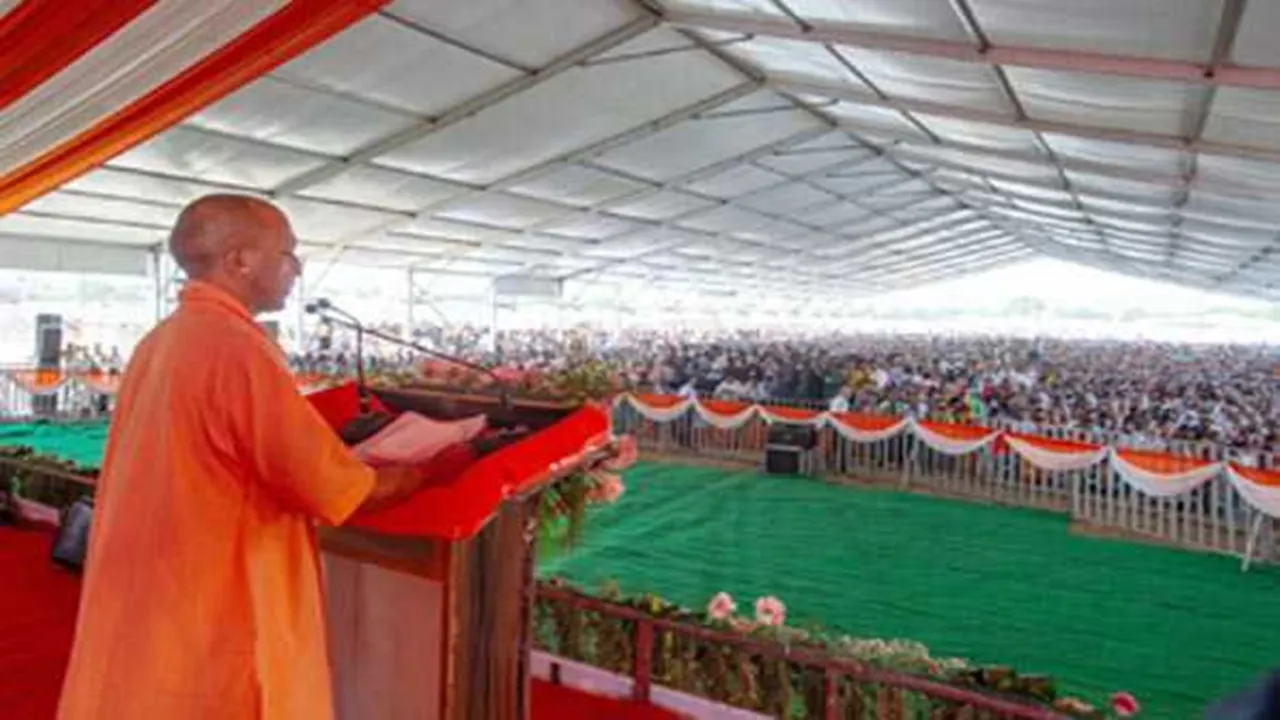 सीएम योगी का विपक्ष पर प्रहार- दंगा और कर्फ्यू जमाने की बात, अब है विकास का साम्राज्य