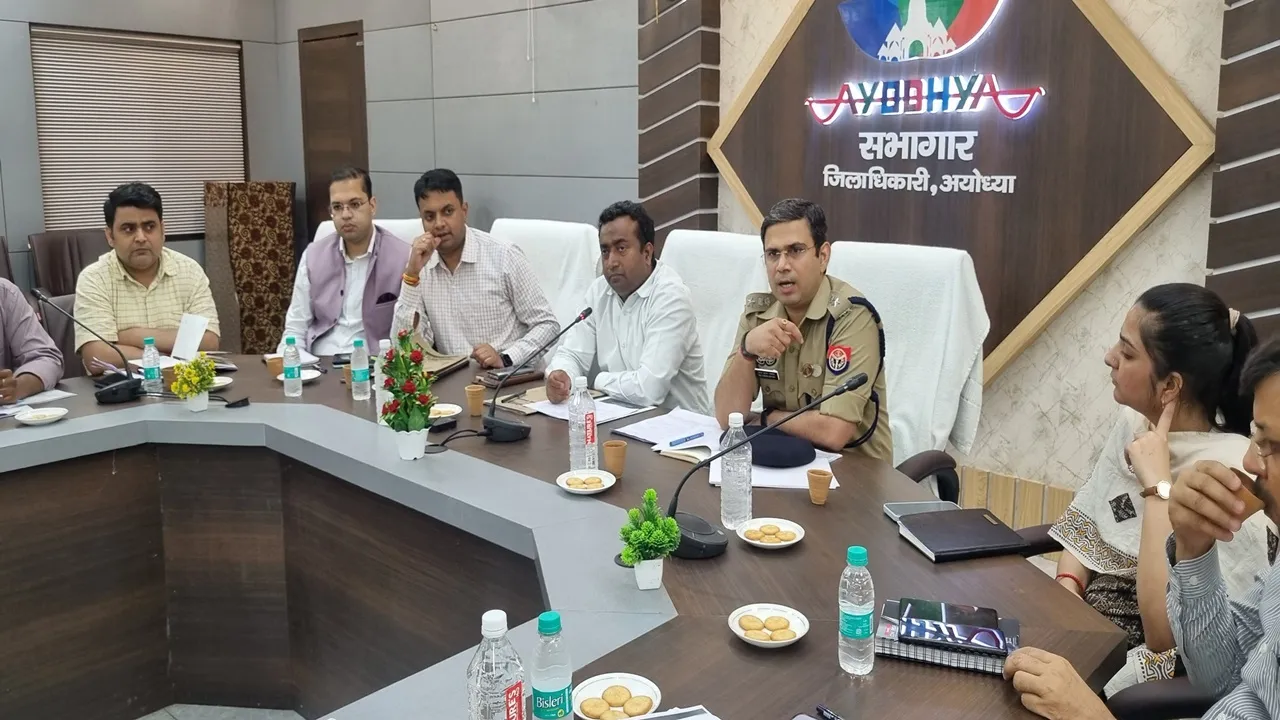 अयोध्या: हर मतदान केंद्र पर होगी व्हील चेयर, 5 दिन पहले मिलेगी मतदाता पर्ची, लोकसभा चुनाव को लेकर जिला निर्वाचन अधिकारी ने की बैठक