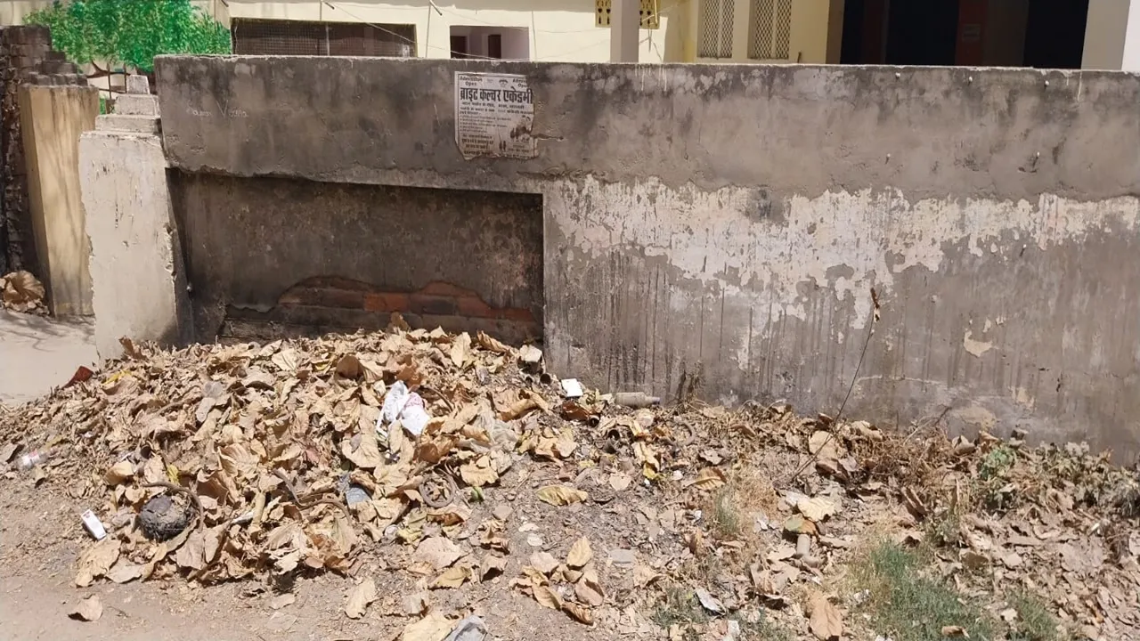 बाराबंकी: कागजों पर संचारी रोग अभियान, गंदगी की भरमार