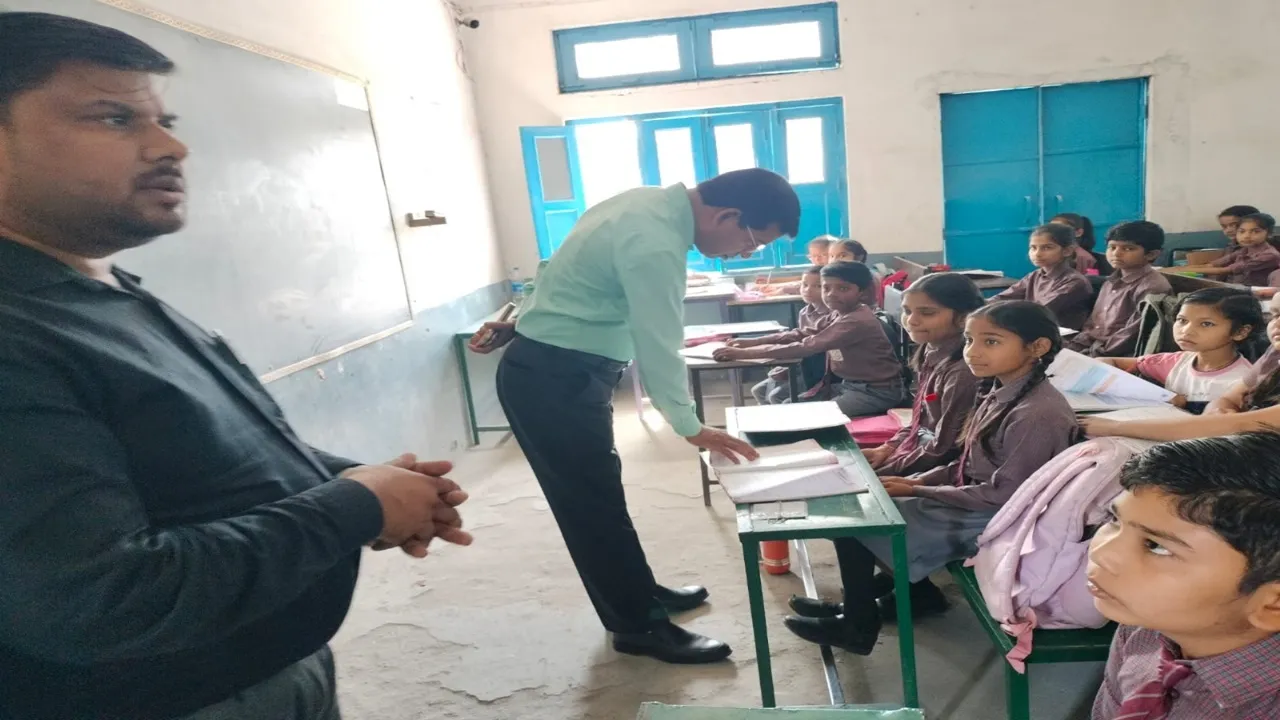 कन्नौज: अभिभावकों को लूट रहे खुद को हाईटेक बताने वाले शिक्षा के मंदिर, जानें कैसे...