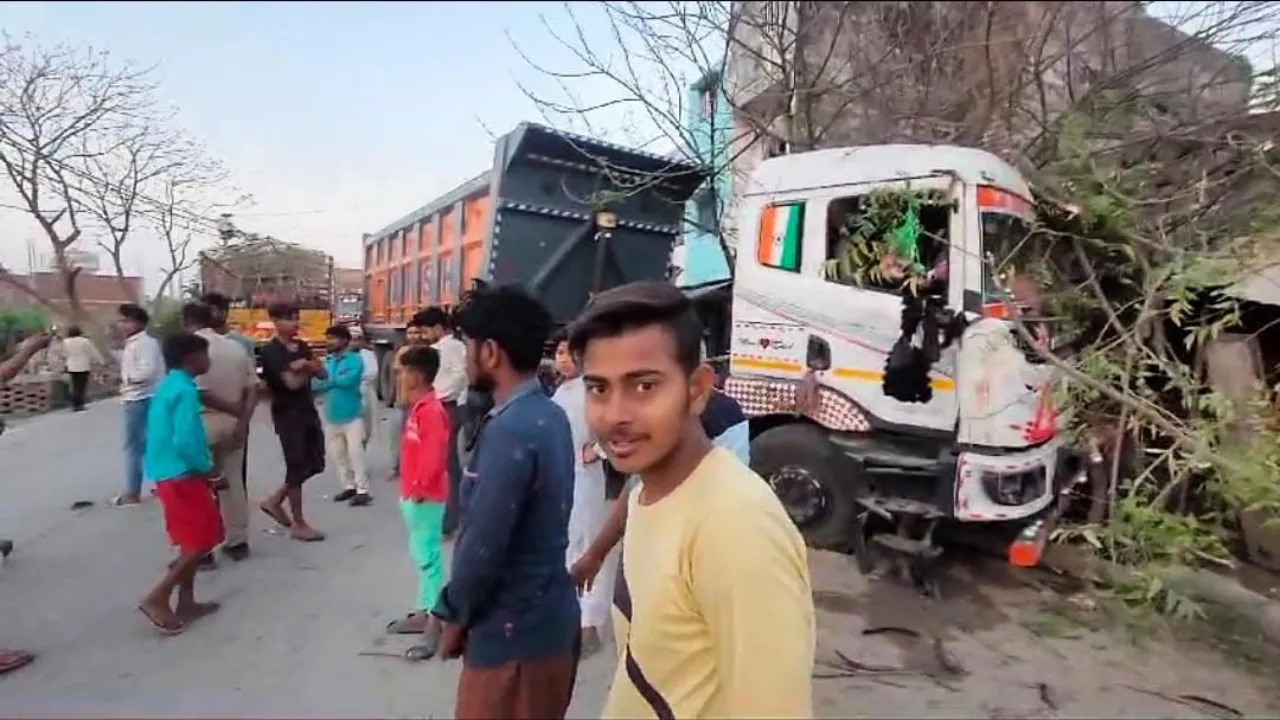गोंडा: DCM को ठोकर मारकर घर में घुसा ट्रक, डीसीएम चालक घायल