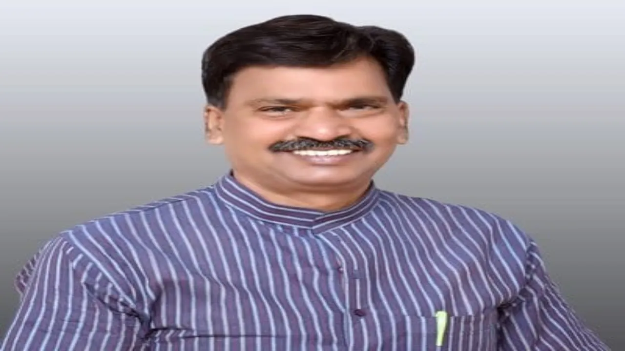 Loksabha election 2024: कांग्रेस ने सीतापुर से काटा नकुल दुबे का टिकट, पूर्व विधायक राकेश राठौर को बनाया प्रत्याशी 