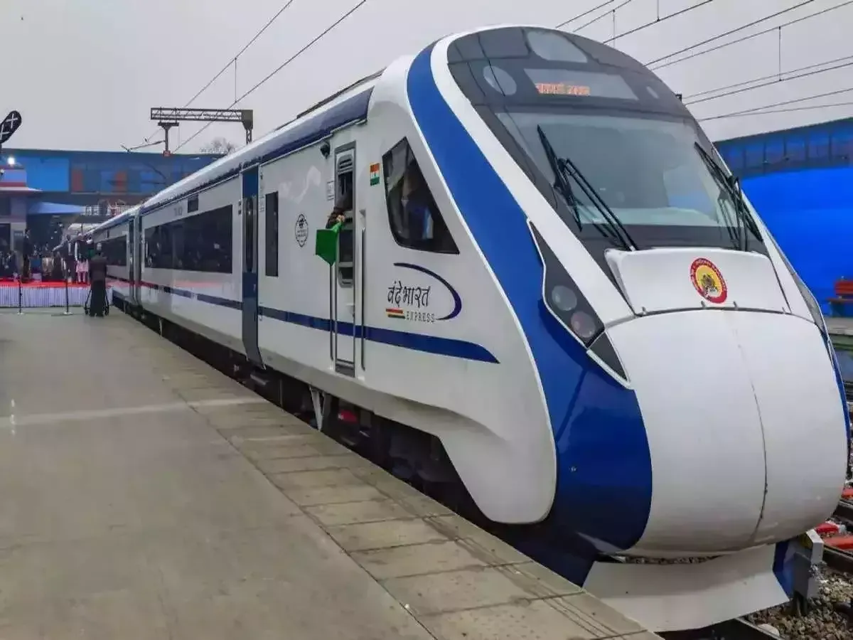 वंदे भारत ट्रेनों में मिलेगा आधा लीटर पानी,रेलवे ने यात्रियों की सुविधा के लिए लिया बड़ा फैसला
